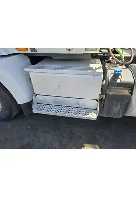 INTERNATIONAL RH613 Battery Boxes