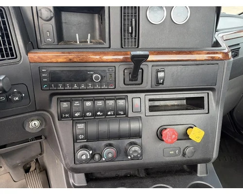 INTERNATIONAL RH613 Cab