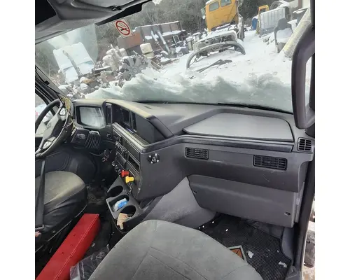 INTERNATIONAL RH613 Cab