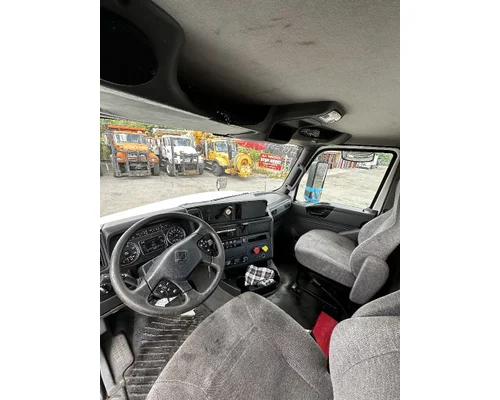 INTERNATIONAL RH613 Complete Vehicle