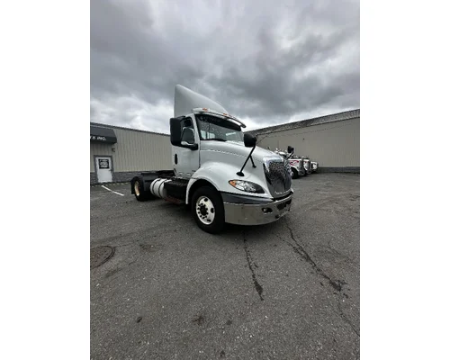 INTERNATIONAL RH613 Complete Vehicle