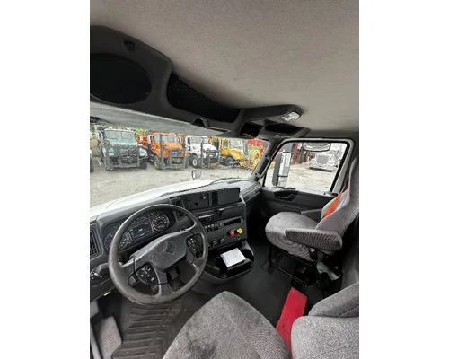 INTERNATIONAL RH613 Complete Vehicle