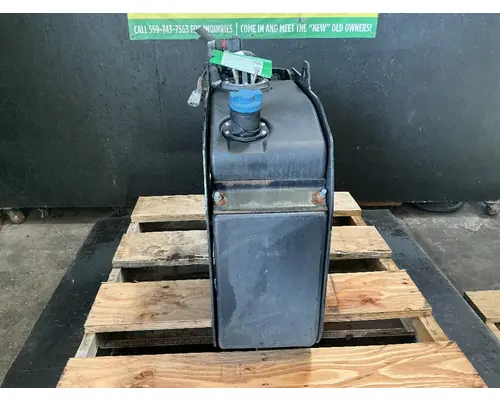 INTERNATIONAL RH613 DEF Tank