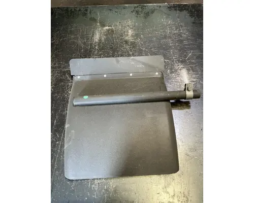 INTERNATIONAL RH613 Fender