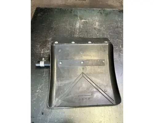 INTERNATIONAL RH613 Fender