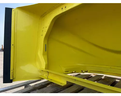 INTERNATIONAL RH613 Wind Deflector