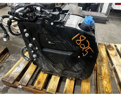 INTERNATIONAL RH61F DEF Tank