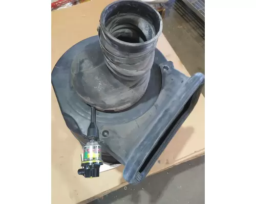 INTERNATIONAL RH AIR CLEANER
