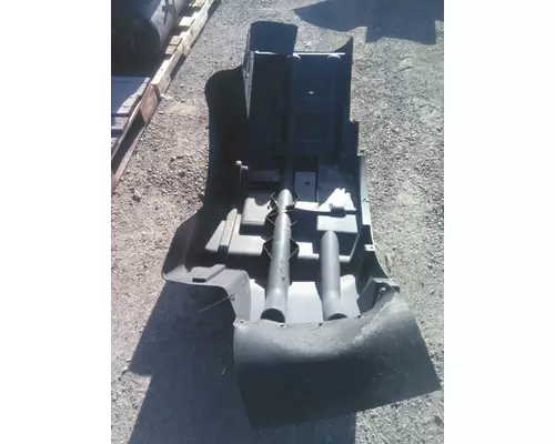 INTERNATIONAL RH FENDER, SPLASH SHIELDGUARD