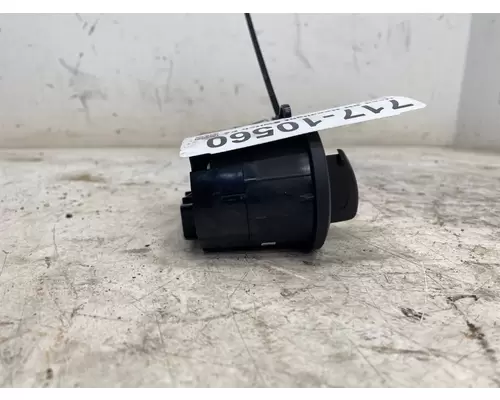 INTERNATIONAL RH Headlight Switch