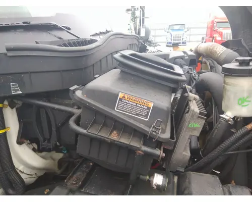 INTERNATIONAL TERRASTAR AIR CLEANER