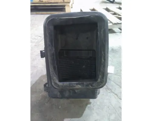 INTERNATIONAL TERRASTAR AIR CLEANER