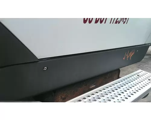 INTERNATIONAL TERRASTAR CAB SKIRT FILLER PANEL