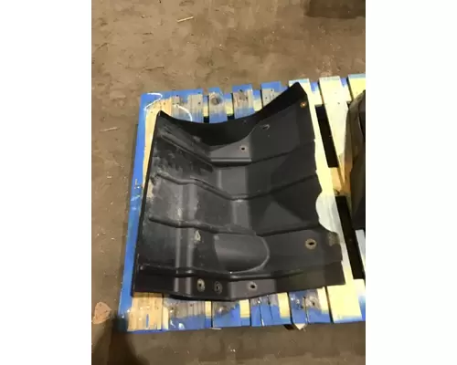 INTERNATIONAL TERRASTAR FENDER, SPLASH SHIELDGUARD
