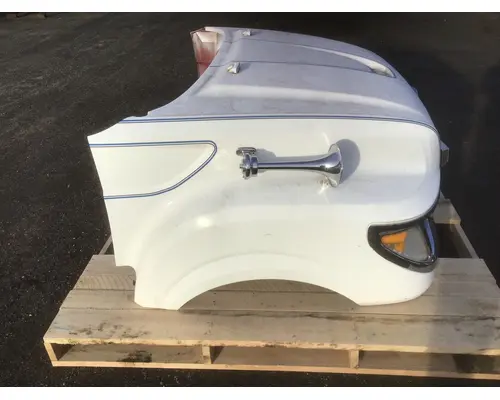 INTERNATIONAL TERRASTAR Hood