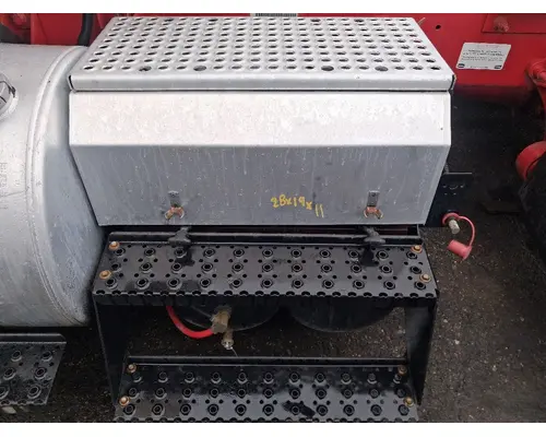 INTERNATIONAL TranStar 8600 Battery BoxTray