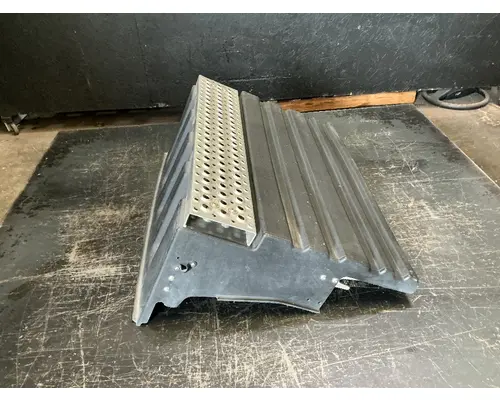 INTERNATIONAL TranStar 8600 Battery Boxes