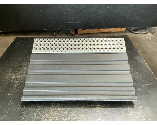 INTERNATIONAL TranStar 8600 Battery Boxes