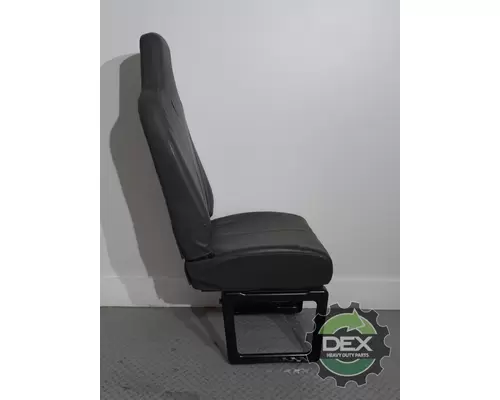 INTERNATIONAL Transtar 8521 front seat, complete