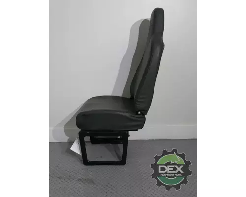 INTERNATIONAL Transtar 8521 front seat, complete