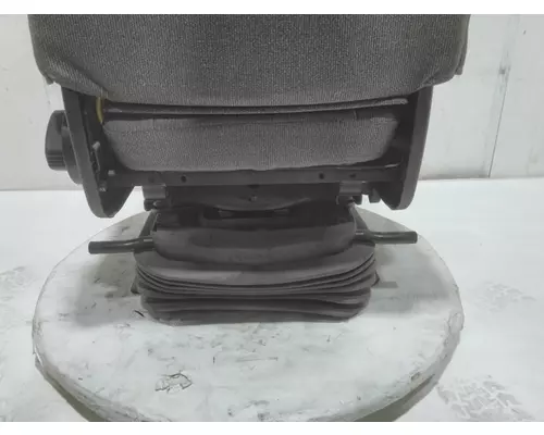 INTERNATIONAL UNIVERSAL Seat, Front