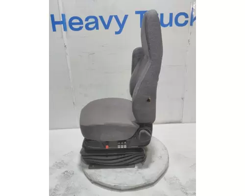 INTERNATIONAL UNIVERSAL Seat, Front