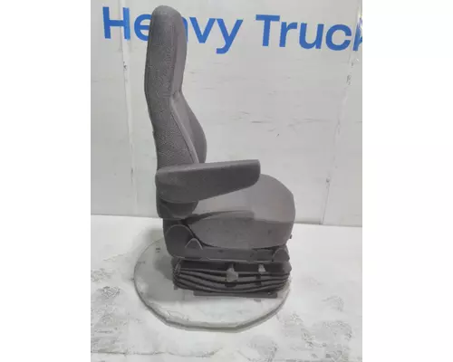 INTERNATIONAL UNIVERSAL Seat, Front