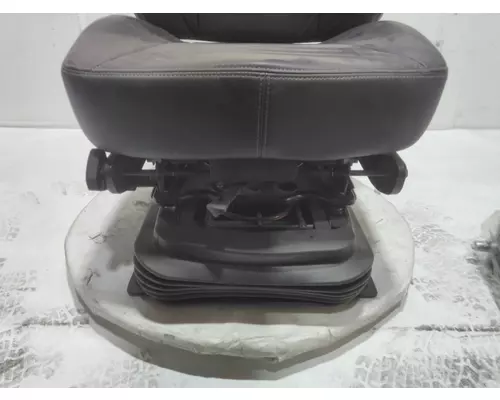 INTERNATIONAL UNIVERSAL Seat, Front