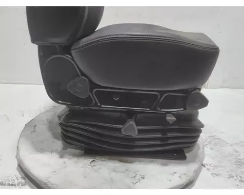 INTERNATIONAL UNIVERSAL Seat, Front