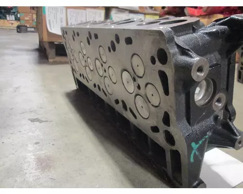 INTERNATIONAL VT365 Cylinder Head