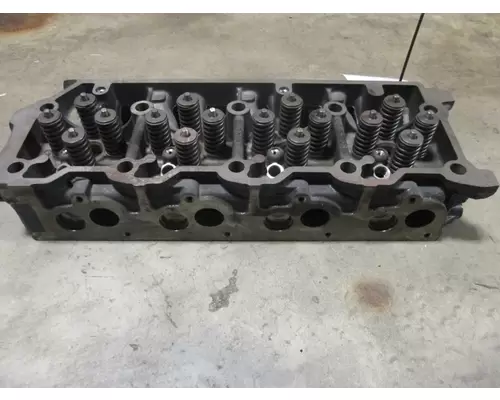 INTERNATIONAL VT365 Engine Cylinder Head