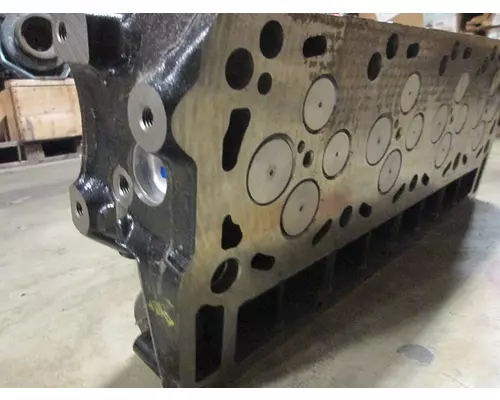 INTERNATIONAL VT365 Engine Cylinder Head