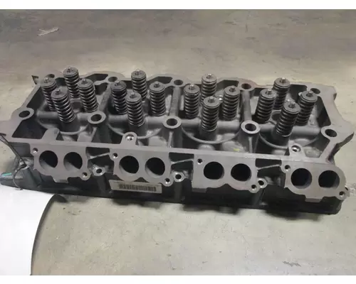 INTERNATIONAL VT365 Engine Cylinder Head