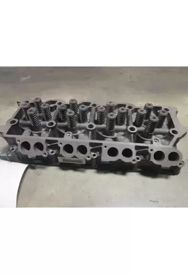 INTERNATIONAL VT365 Engine Cylinder Head