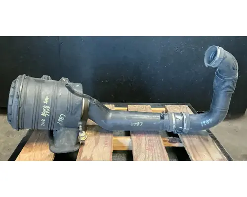 INTERNATIONAL WorkStar 7400 Air Cleaner