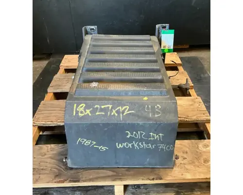 INTERNATIONAL WorkStar 7400 Battery Boxes