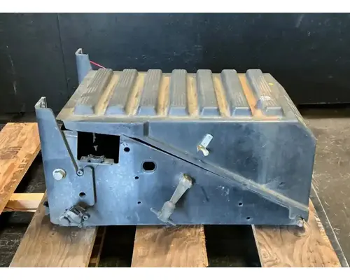 INTERNATIONAL WorkStar 7400 Battery Boxes