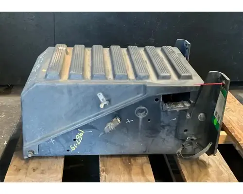 INTERNATIONAL WorkStar 7400 Battery Boxes