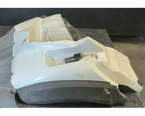 INTERNATIONAL WorkStar 7400 Fender Extension