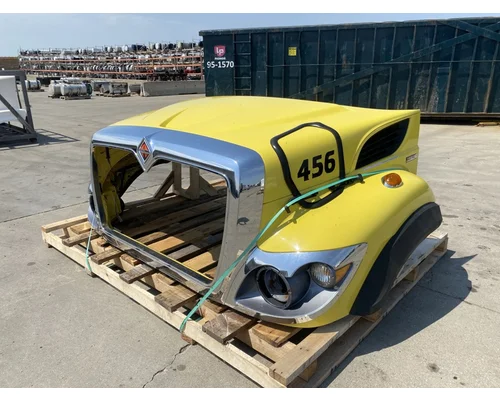 INTERNATIONAL WorkStar 7400 Hood