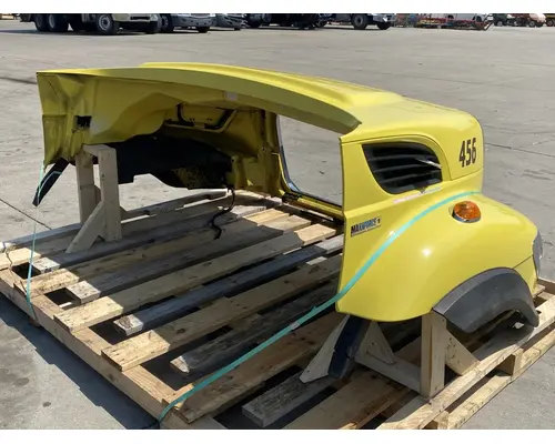 INTERNATIONAL WorkStar 7400 Hood