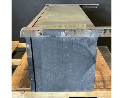 INTERNATIONAL WorkStar 7400 Tool Box