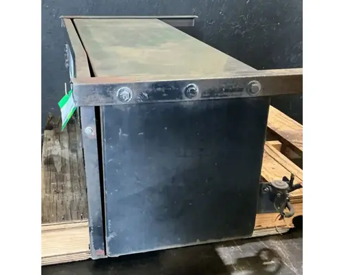 INTERNATIONAL WorkStar 7400 Tool Box