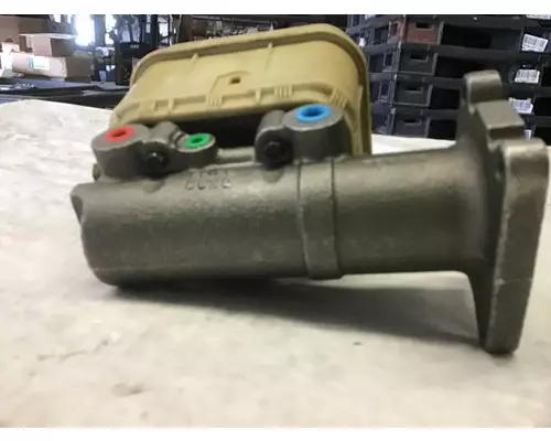 INTERNATIONAL  Brake Master Cylinder