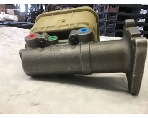 INTERNATIONAL  Brake Master Cylinder