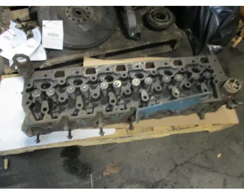 INTERNATIONAL  CYLINDER HEAD