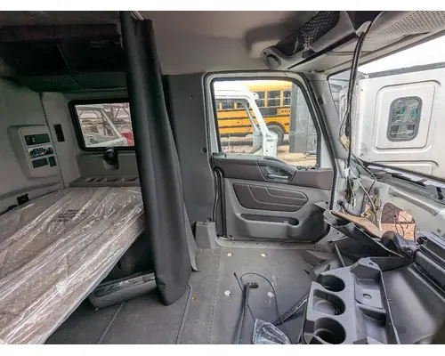 INTERNATIONAL  Cab