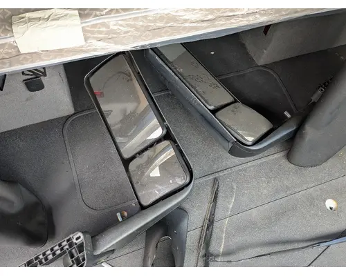 INTERNATIONAL  Cab