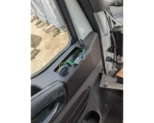 INTERNATIONAL  Cab