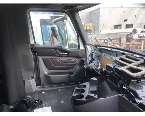 INTERNATIONAL  Cab